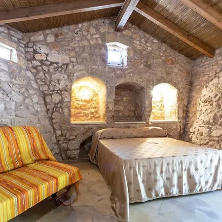 アパートホテル Il Borgo Con Piscina *
