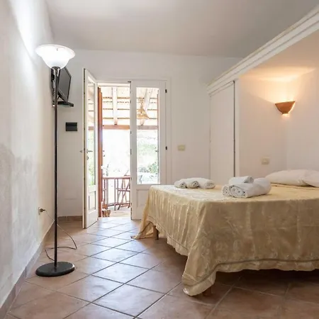 アパートホテル Il Borgo Con Piscina