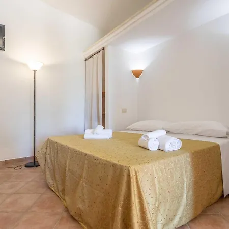 アパートホテル Il Borgo Con Piscina