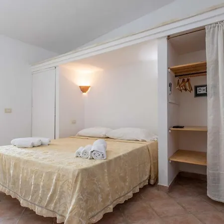 アパートホテル Il Borgo Con Piscina