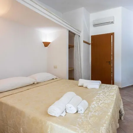 アパートホテル Il Borgo Con Piscina